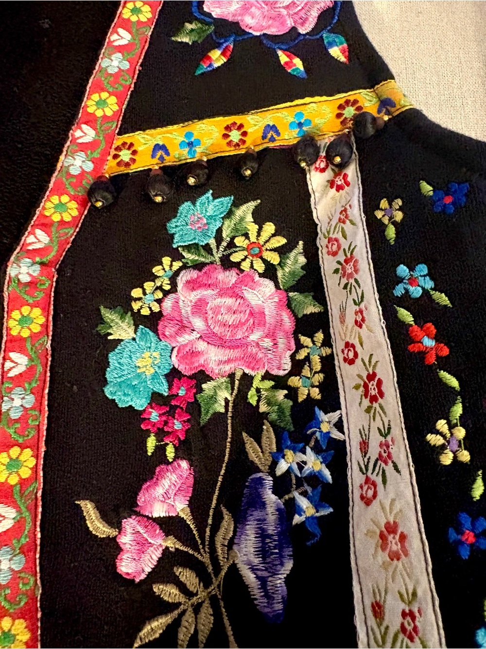 *Rare Find* Vintage 90’s Boho Floral Embroidered Fringe Vest by The Limited - Picture 2 of 6